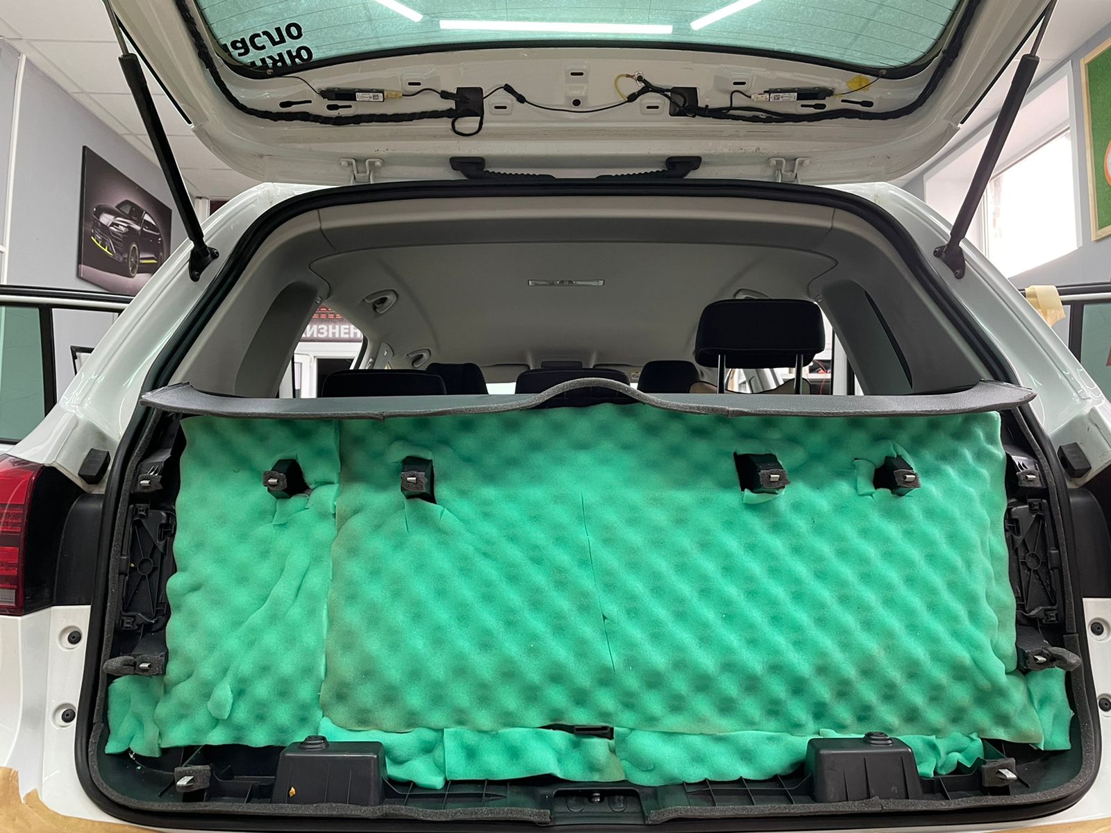 Обшивка багажника шумоизоляция Volkswagen Tiguan 1 вибро шумопоглотитель антискрип